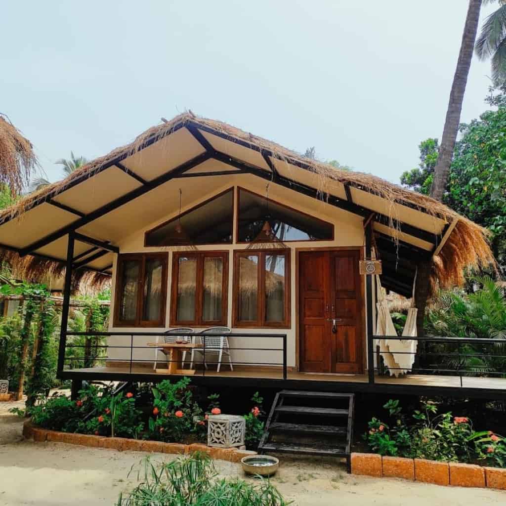 Anahata Retreat - a quiet, cozy and charming retreat with a beachfront location