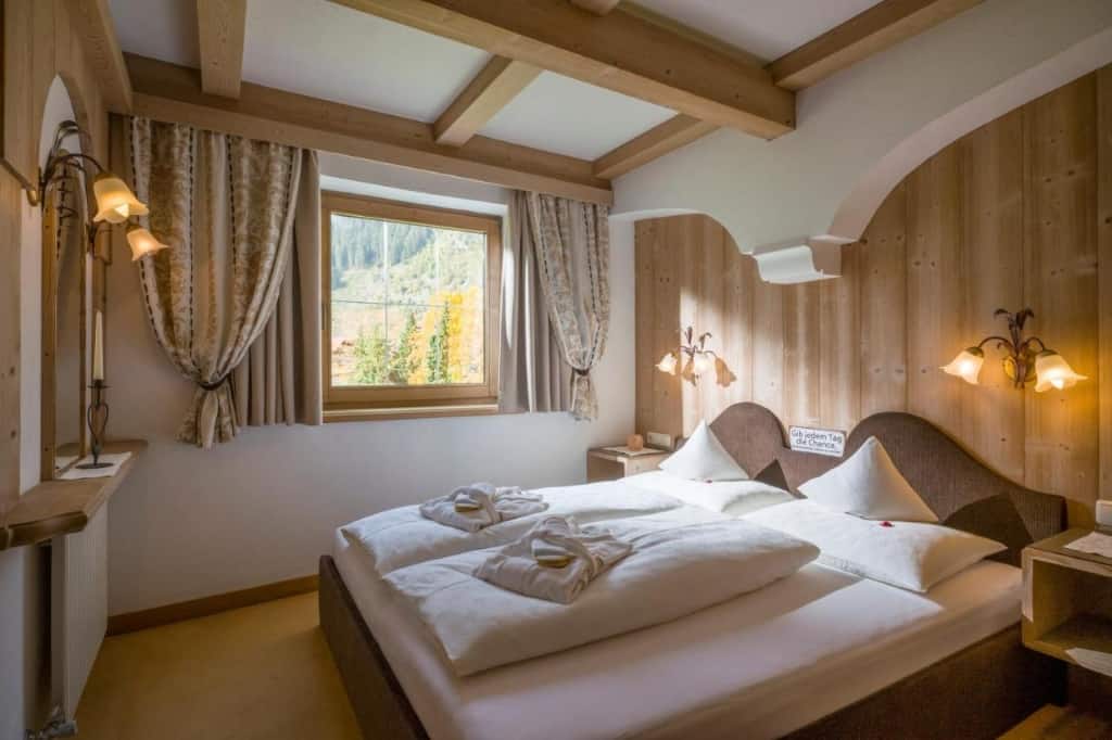 Apparthotel Veronika - a quiet, upscale and classic accommodation steps away from the center of Mayrhofen
