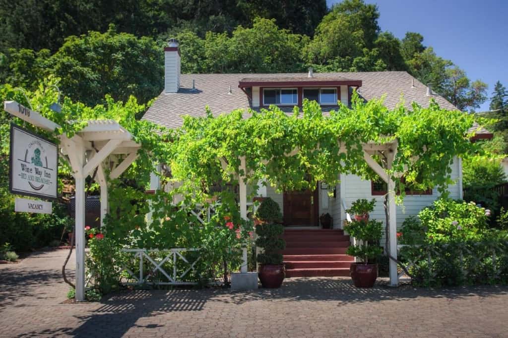 Calistoga Wine Way Inn - a beautiful, romantic and historic accommodation within walking distance to shops and restaurants in downtown Calistoga