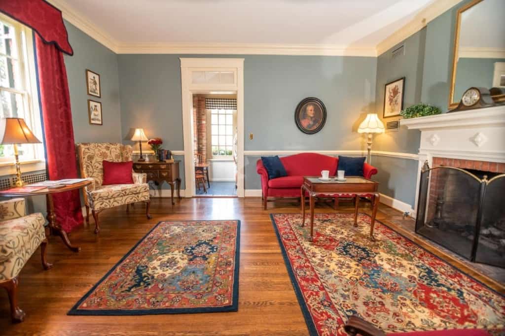 Cedars of Williamsburg Bed & Breakfast - a stylish, petite and tasteful accommodation perfect for a couple's romantic getaway