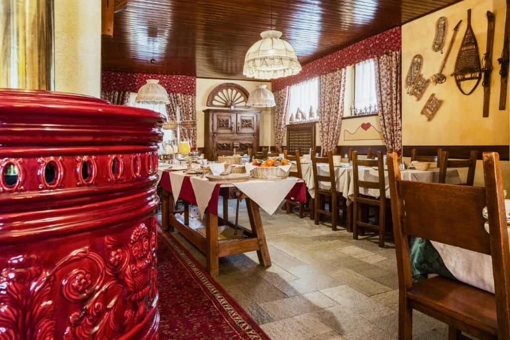 Hotel Jumeaux - a historic, charming and unique hotel surrounded by bars, restaurants and ski lifts