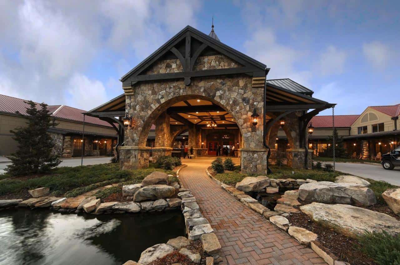Lanier Islands Legacy Lodge - easily one of the coolest resorts to stay in Lake Lanier perfect for Millennials and Gen Zs