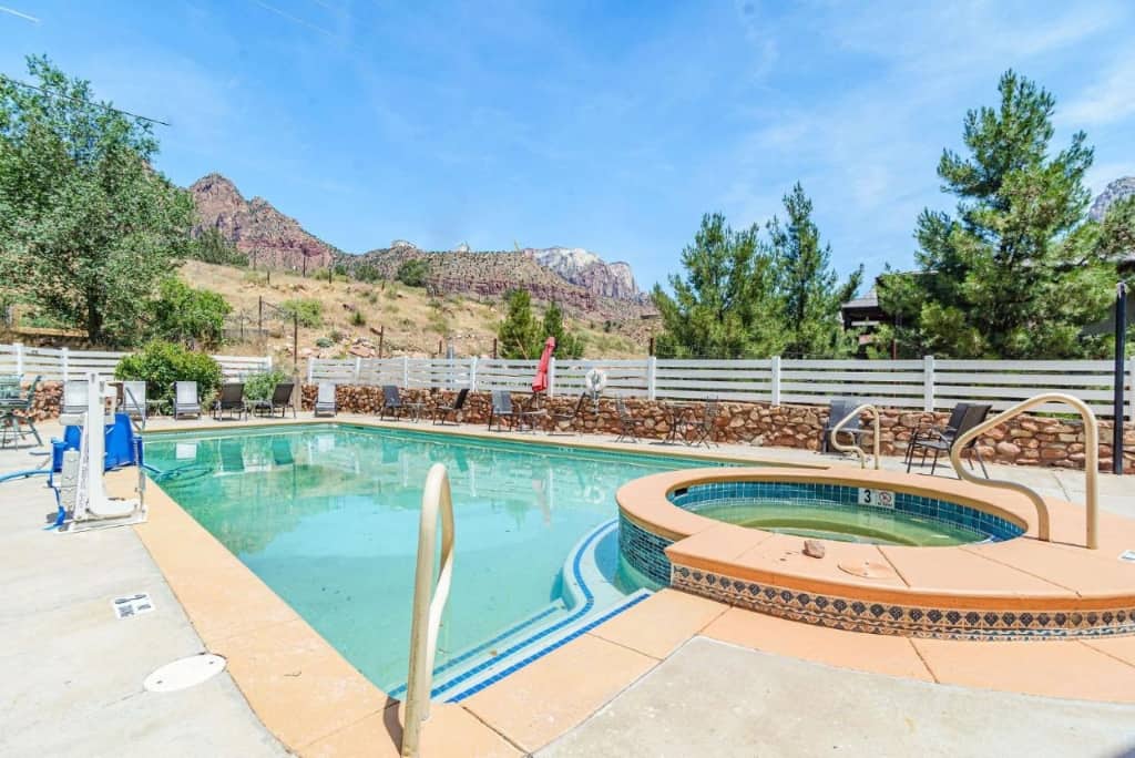 Pioneer Lodge Zion National Park-Springdale - a rustic, historic and bright motel featuring an outdoor pool and hot tub