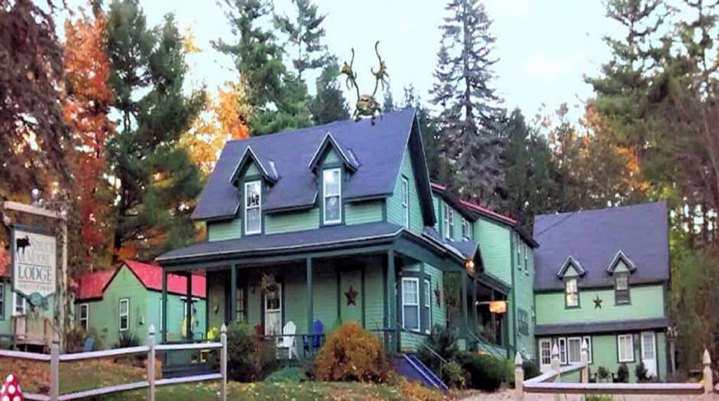 Spruce Moose Lodge - a traditional B&B