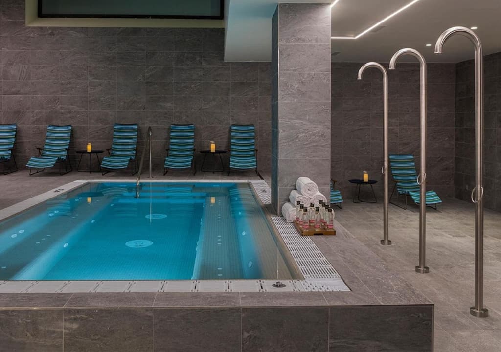 Axel Hotel San Sebastián - Central - a hip, vibrant and stylish accommodation featuring a spa and wellness center