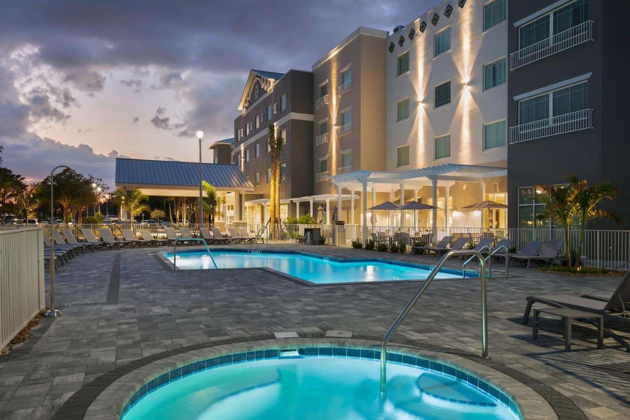 Carlisle Inn Sarasota - a laid-back and spacious hotel2
