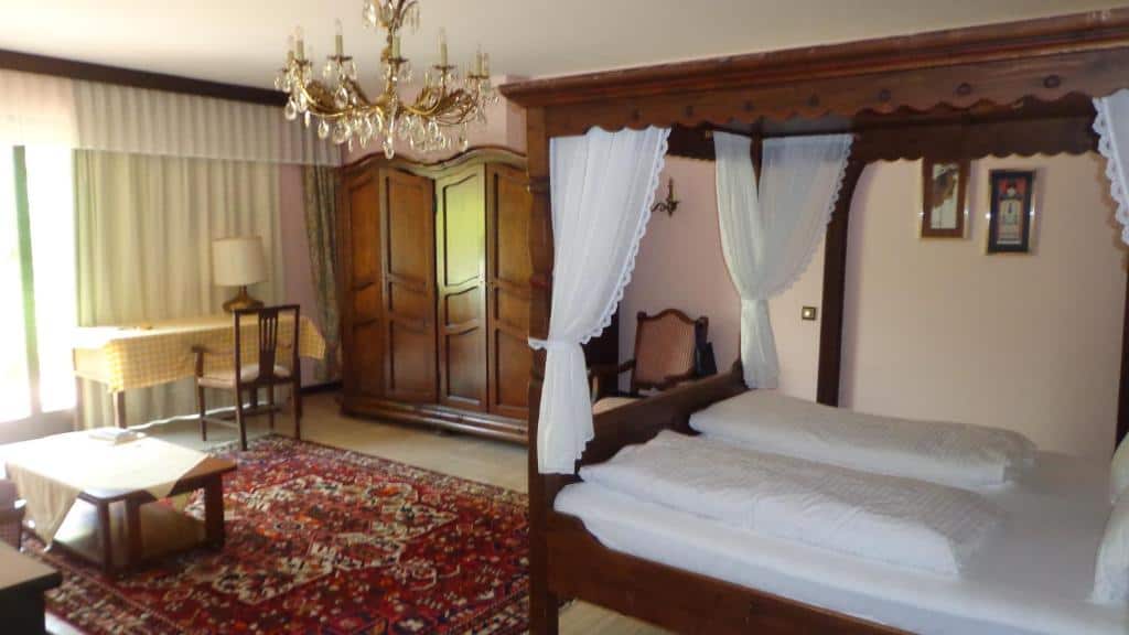Hotel Restaurant – Häuserl im Wald Graz - a quiet and traditional hotel3
