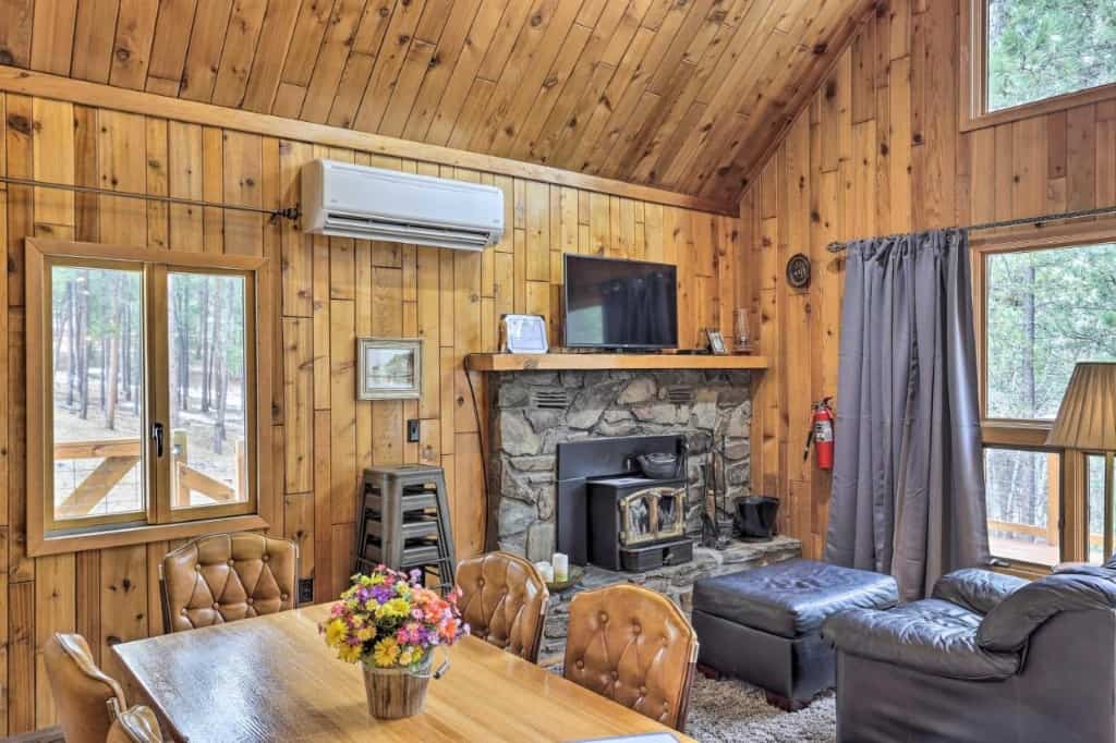 Modern Black Hills Cabin with Loft and Wraparound Deck - a bright, spacious and rustic holiday home ideal for a family or group vacation
