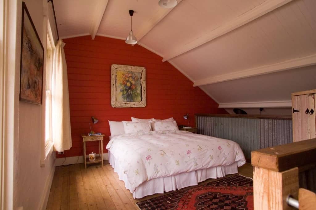 Old Leura Dairy - an eco-friendly, rustic and award-winning accommodation with a convenient and central location