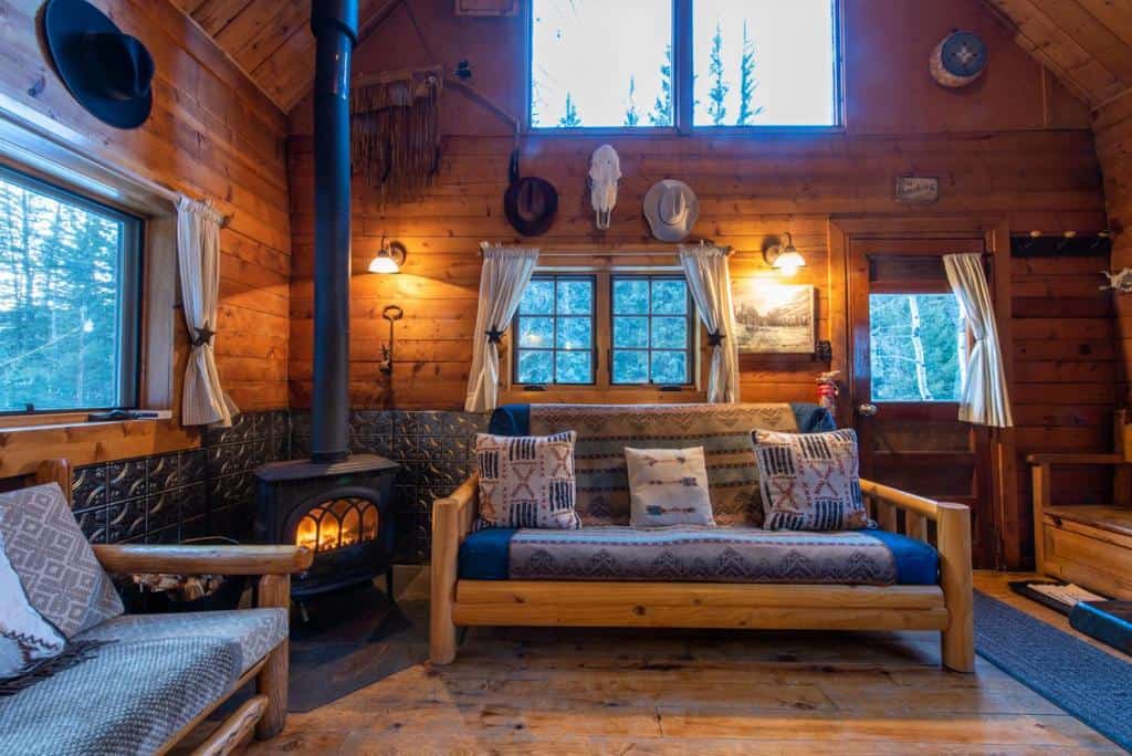Pioneer Guest Cabins - rustic-designed cabins2