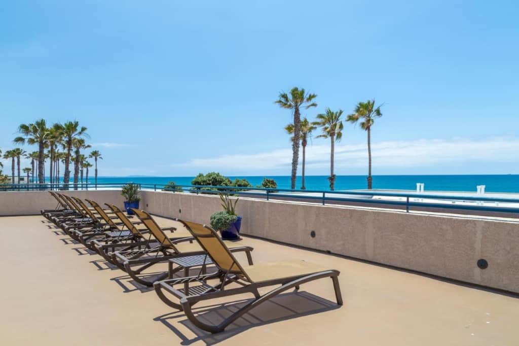 Southern California Beach Club - a quiet, spacious and classic accommodation surrounded by restaurants and shopping