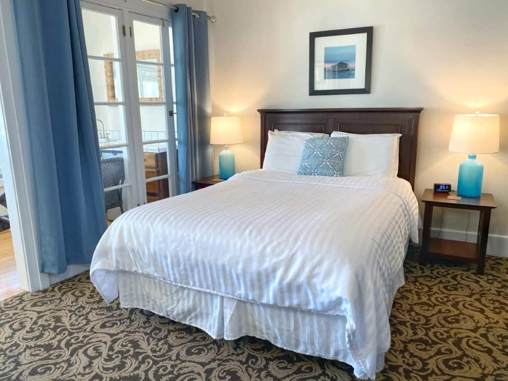 The Edgewater - a bright and classic accommodation with an oceanfront location