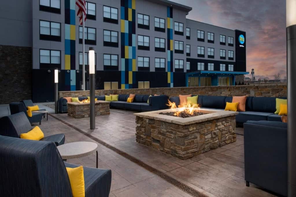 Tru By Hilton Rapid City Rushmore, Sd - a hip, fun and modern accommodation offering guests a continental or buffet breakfast each morning