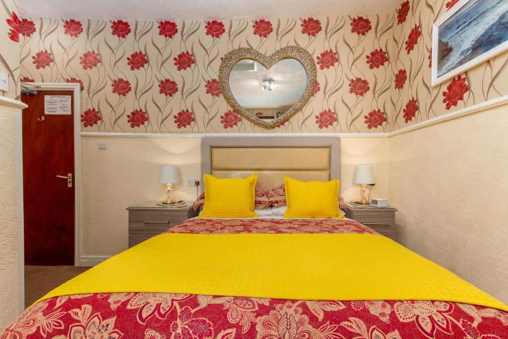 Valentine Lodge Over 25 Couples Only - an eccentric and imaginative place2