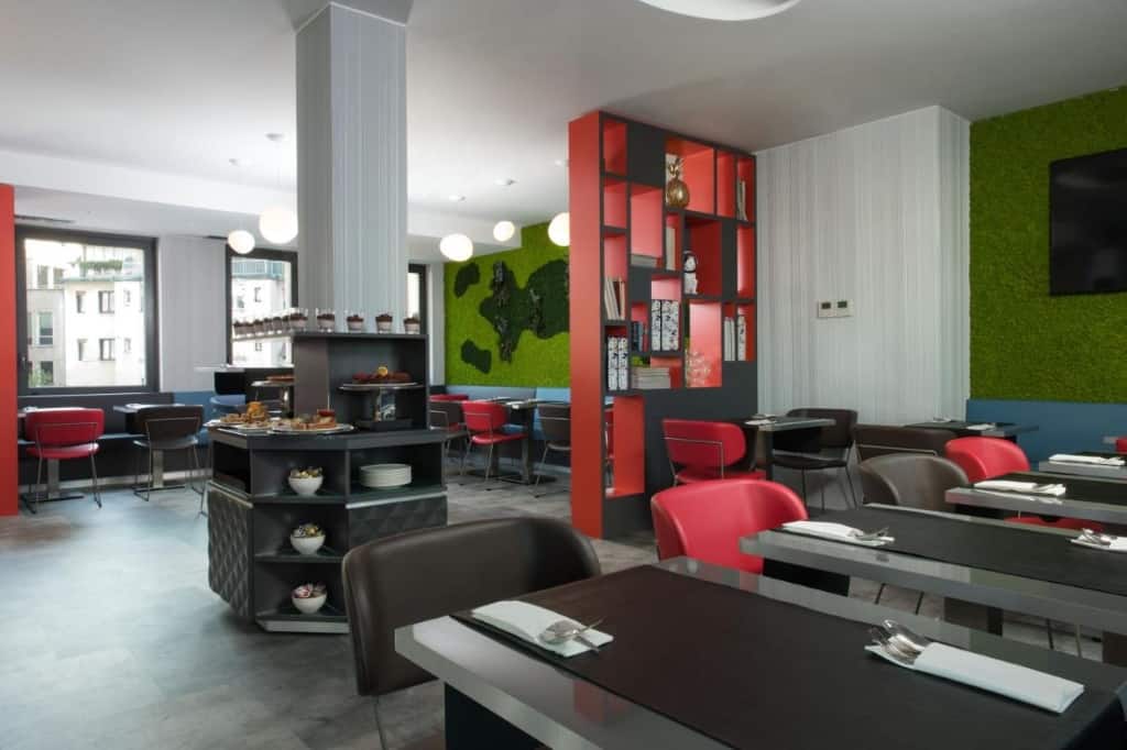 iQ Hotel Milano - a new, contemporary and design hotel featuring a rooftop bar and spa facilities