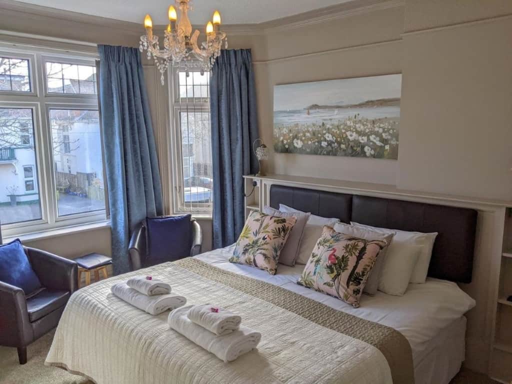 Alexander Lodge Guest House - a historic, charming and traditional accommodation providing guests with a freshly made continental or full English breakfast each morning