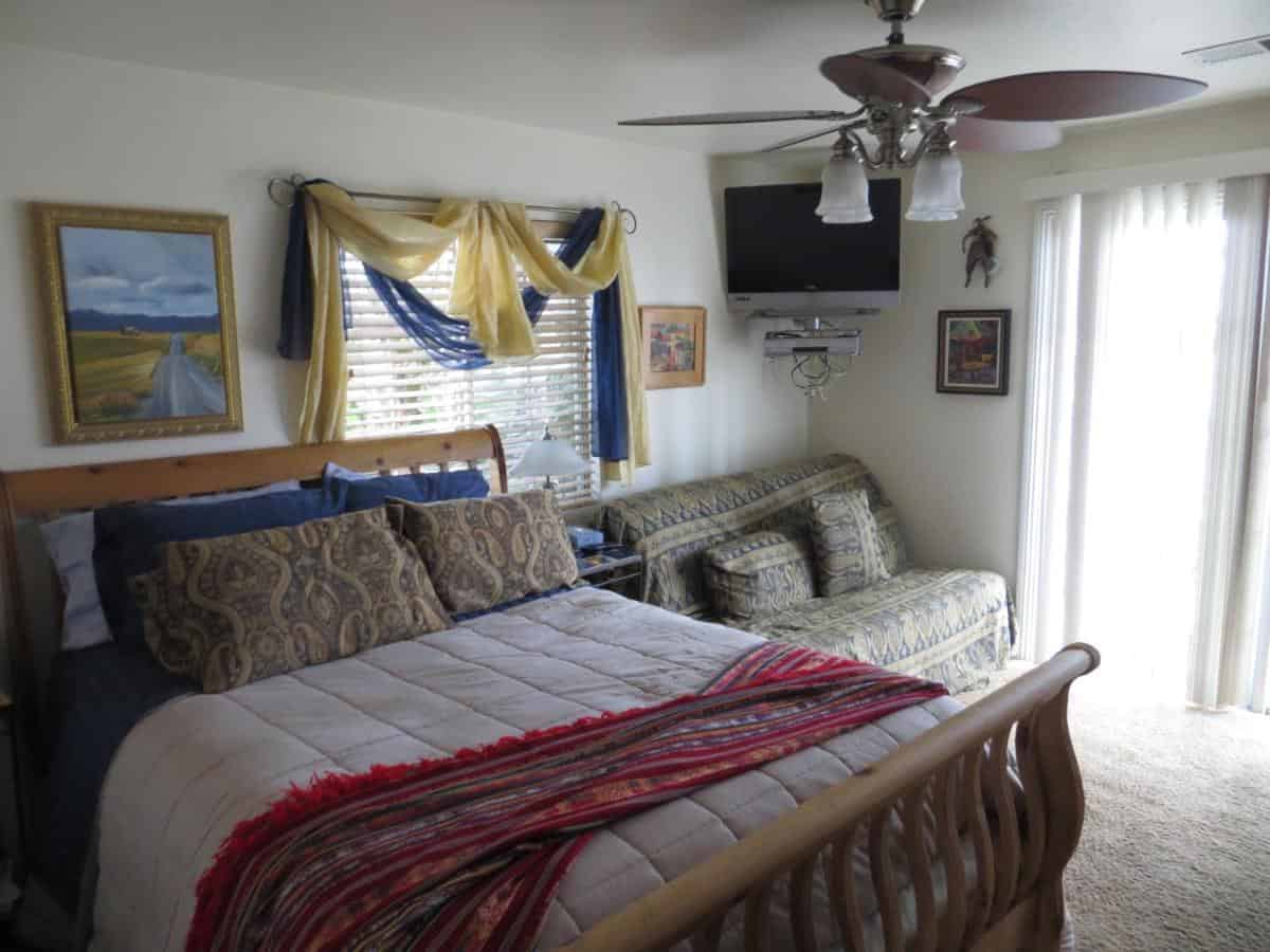 Always Inn San Clemente Bed & Breakfast by Elevate Rooms - a rustic-chic B&B1