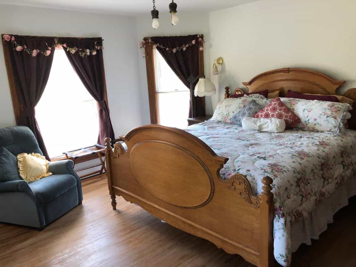 Antique Rose Inn Windham - an one-of-a-kind Victorian-style B&B1