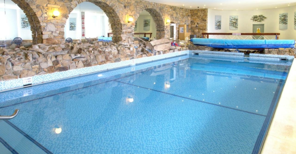 Cool hotel with a swimming pool in Newquay