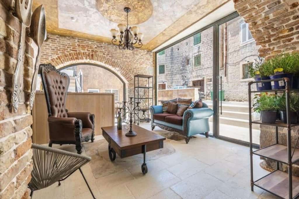 Heritage Palace Varos - MAG Quaint & Elegant Boutique Hotels - a historic, quirky and newly renovated hotel situated in one of the oldest towns of Split