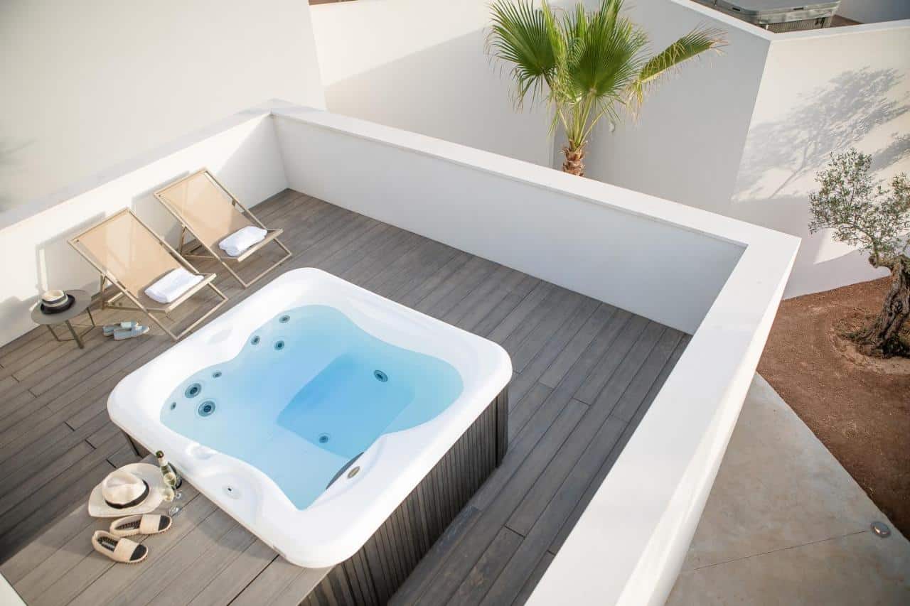 Hotel with a hot tub in Ibiza