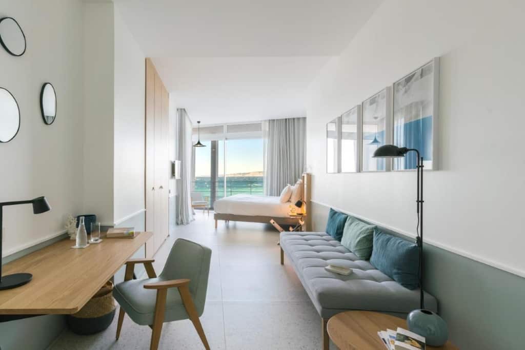 Les Bords De Mer - a beautiful, sleek and tranquil hotel providing Insta-worthy views overlooking the picturesque Mediterranean sea