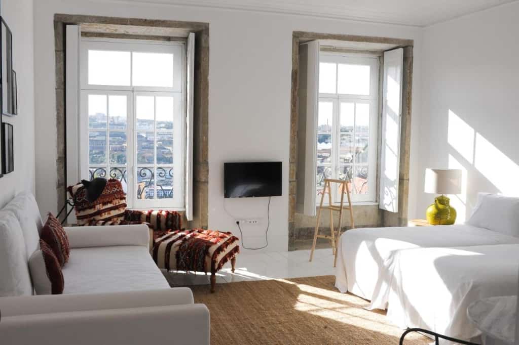 Mo House - a petite, historic and boho-chic accommodation overlooking the picturesque Douro River
