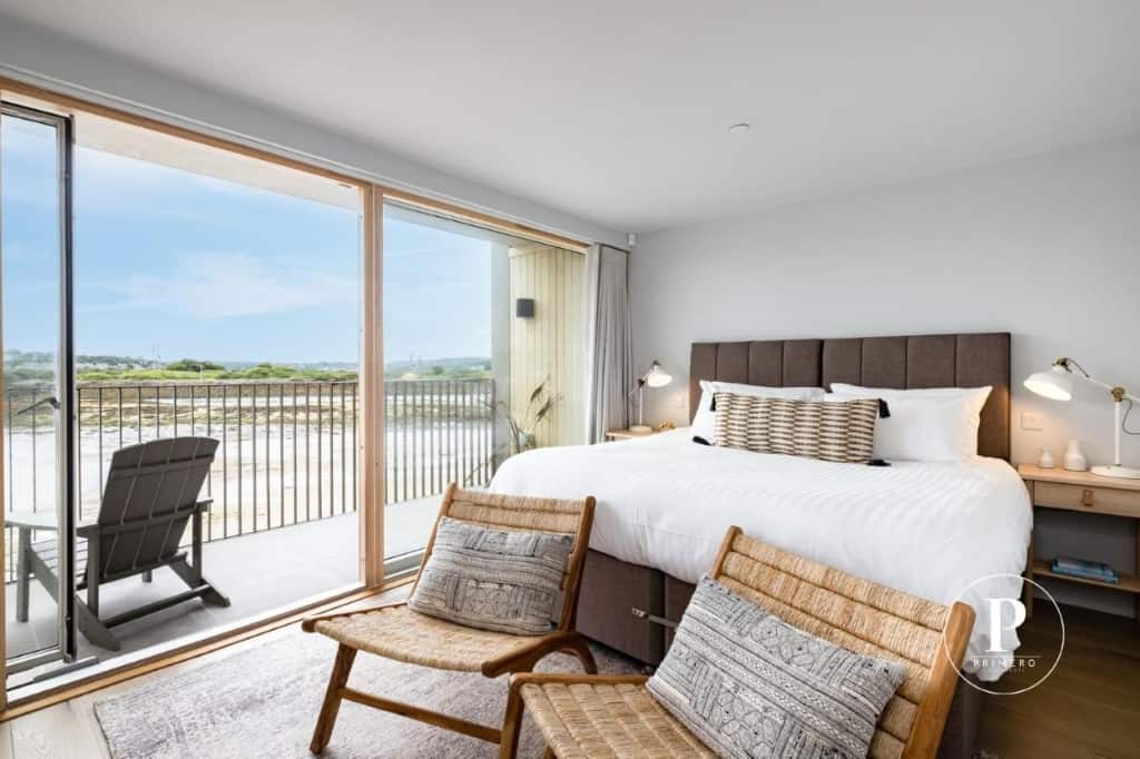 Primero Apartments - Hayle Villas - a bright, stylish and sleek accommodation overlooking picturesque views of the sea and landscape