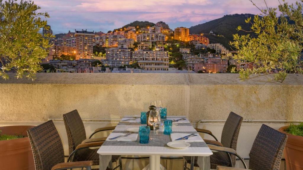 AC Hotel Genova by Marriott - a trendy, Instagrammable and cool hotel where guests can enjoy breathtaking views from the rooftop terrace
