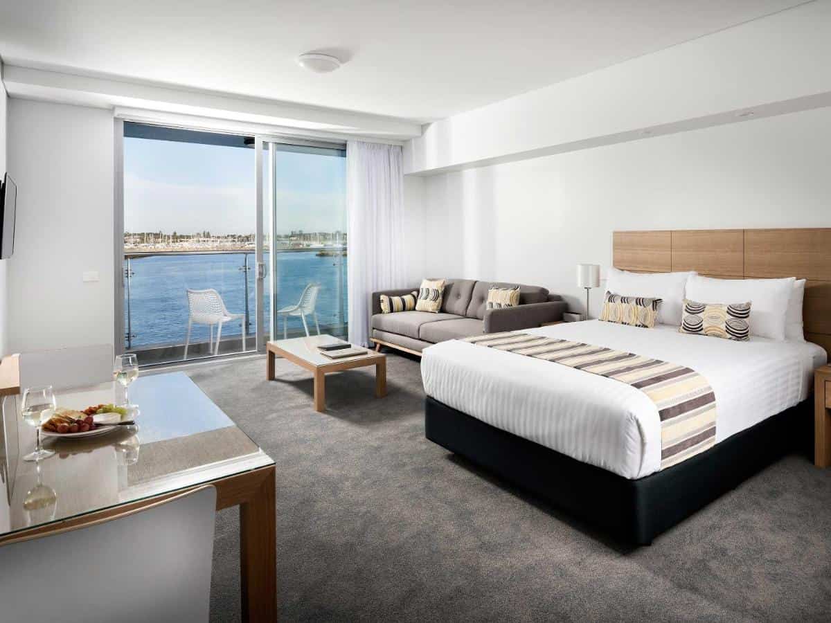 Be. Fremantle - a bright, contemporary and well-appointed studio1