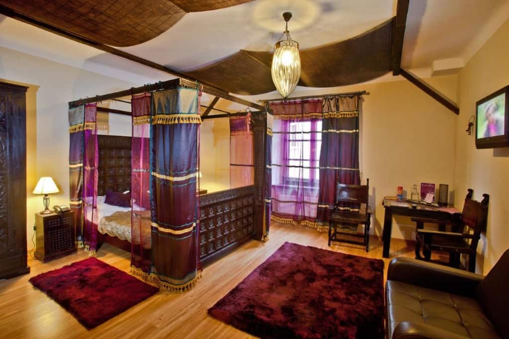 Castle Inn - Śródmieście - a themed, elegant and charming boutique accommodation surrounded by local popular attractions