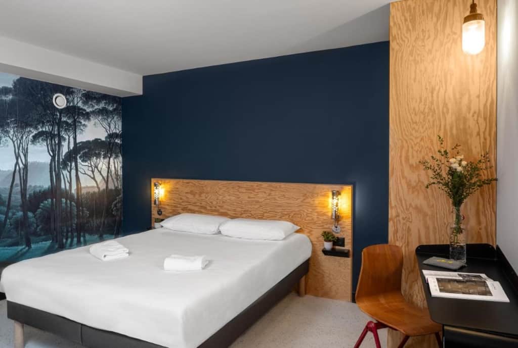 Eklo Toulouse - an eco-friendly, cool and design hotel where guests can enjoy an on-site restaurant, bar and supermarket