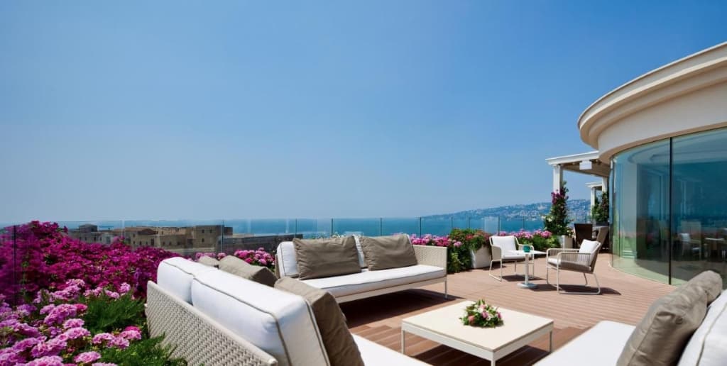Grand Hotel Vesuvio - an elegant, spacious and upscale hotel providing guests with a beachfront location and picturesque views overlooking the Gulf