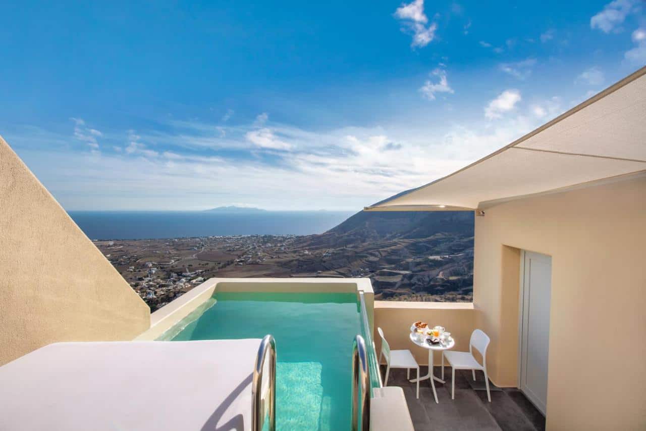 Influencer hotel in Santorini
