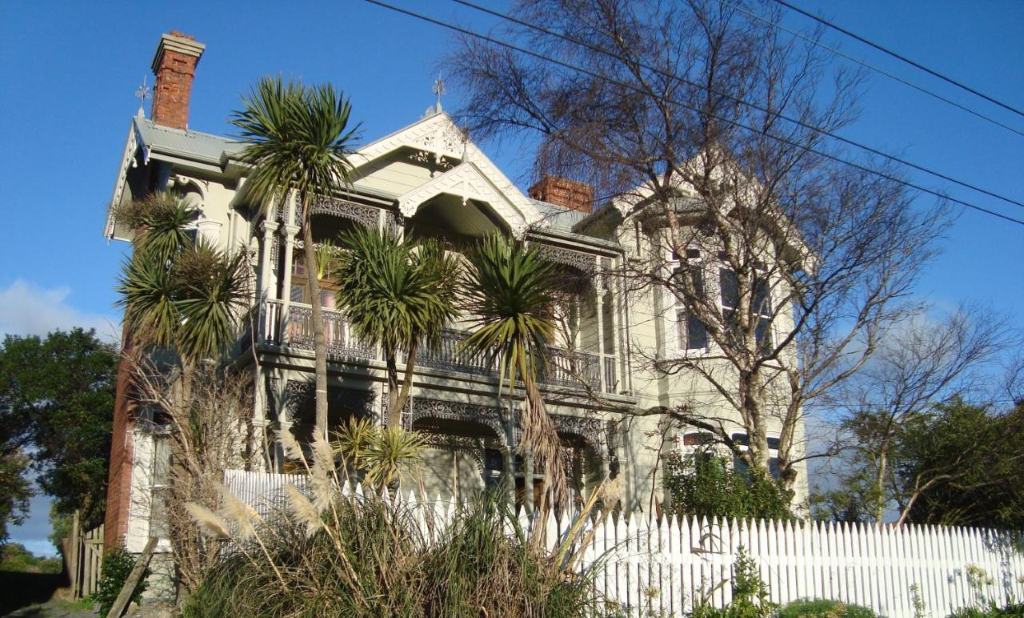 Artica Art & Accommodation - a creative, vibrant and hip accommodation housed in one of the oldest Victorian villas in Port Chalmers