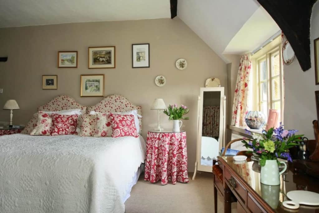Brook Farmhouse - a charming, spacious and historic B&B providing guests with a beautiful garden and relaxing atmosphere