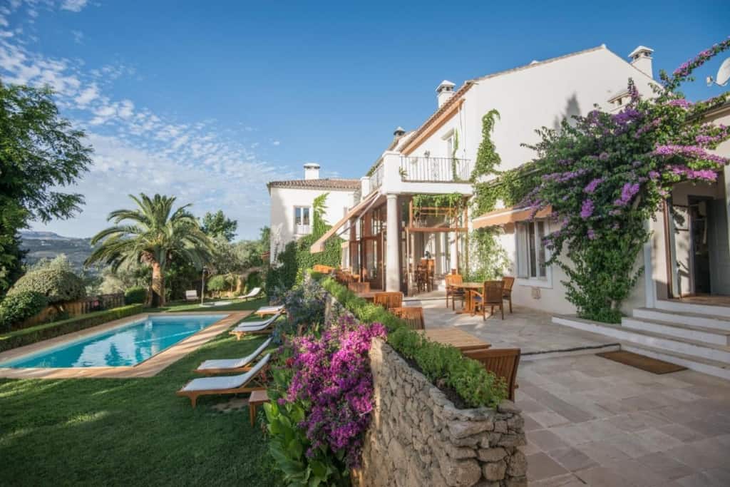 Hotel La Fuente de la Higuera - an upscale, hip and contemporary hotel featuring an outdoor swimming pool and beautiful gardens