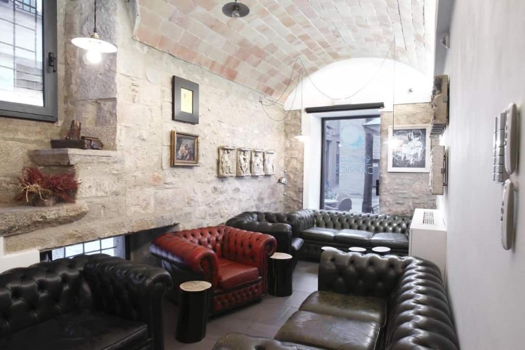 Hotel Museu Llegendes de Girona - a historic, cozy and unique accommodation within walking distance of the famous Jewish quarter