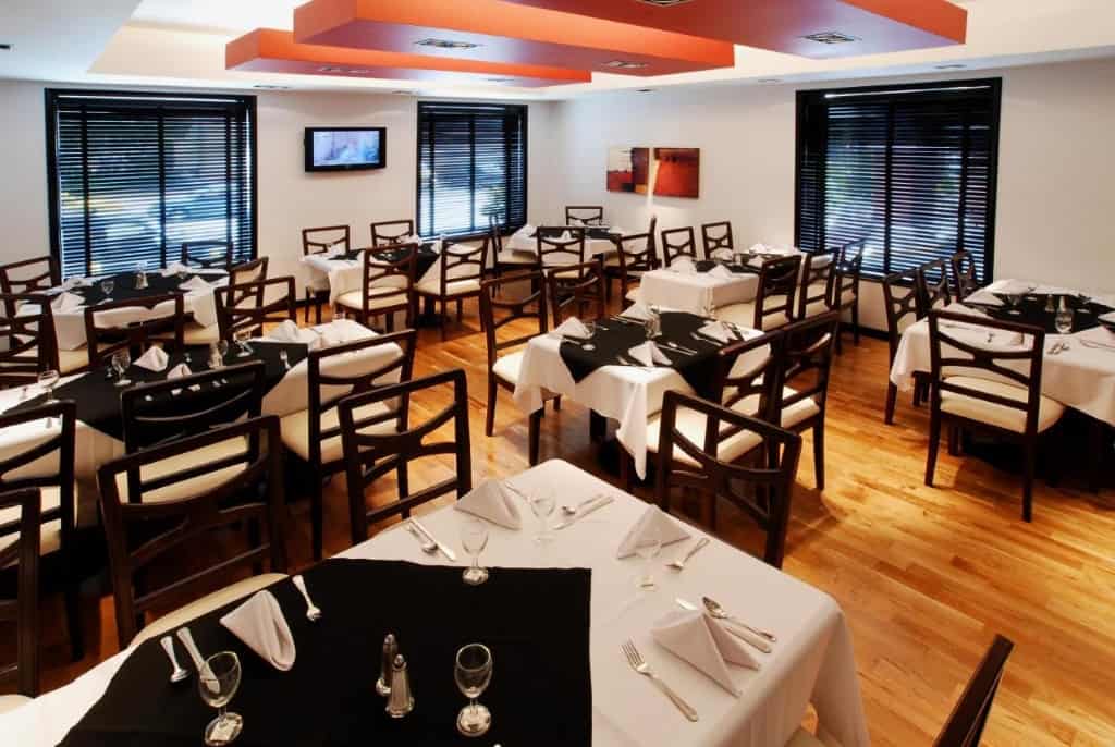 Hotel Real del Rio - a sleek, contemporary and spacious hotel within walking distance of the Plaza Comercial Rio Square