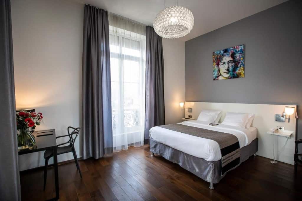 Le Manoir Hôtel - a quirky, contemporary and newly renovated accommodation neighbouring the Saint-Jean d'Acre Park