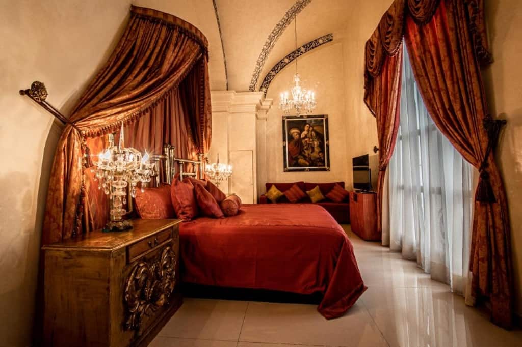 Palacio Borghese - an upscale, unique and charming hotel steps away from the majestic Santo Domingo de Guzmán temples