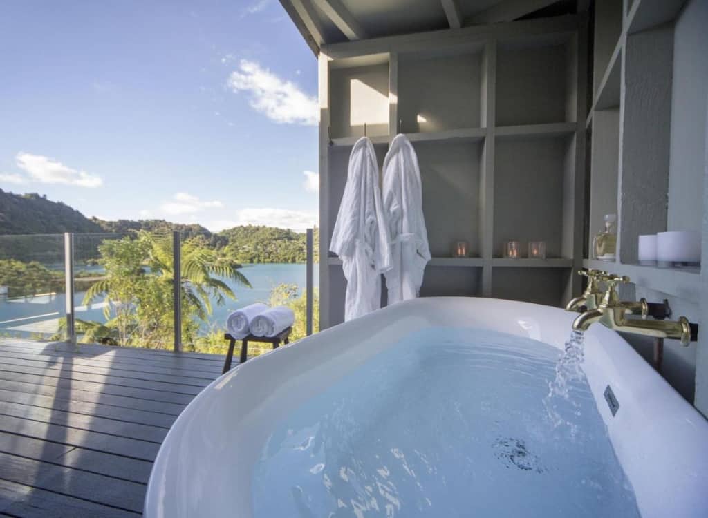 Solitaire Lodge - one of the first luxury lodges in New Zealand providing guests with a modern, unique and tranquil stay 