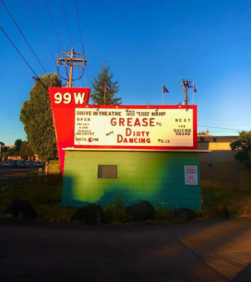 99W Drive in Theater Oregon l Global Grasshopper – travel inspiration for the road less travelled