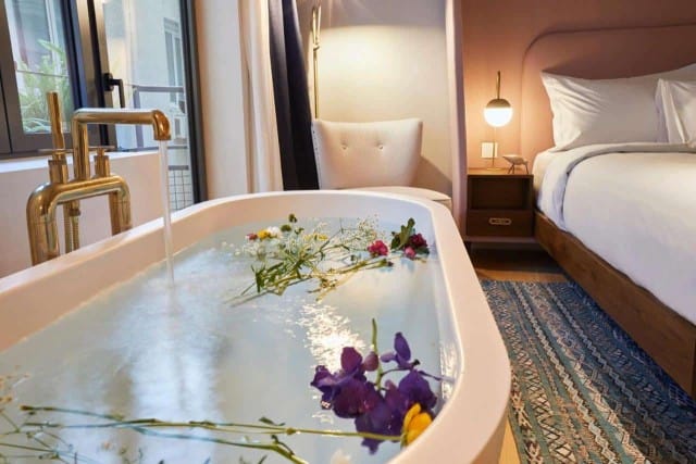Bath and bedroom at Gatsby l Global Grasshopper – travel inspiration for the road less travelled