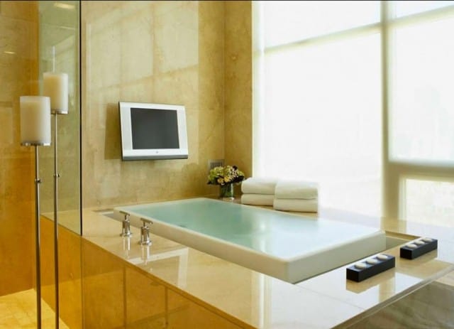Bathrooms at SoHo Metropolitan Hotel l Global Grasshopper – travel inspiration for the road less travelled